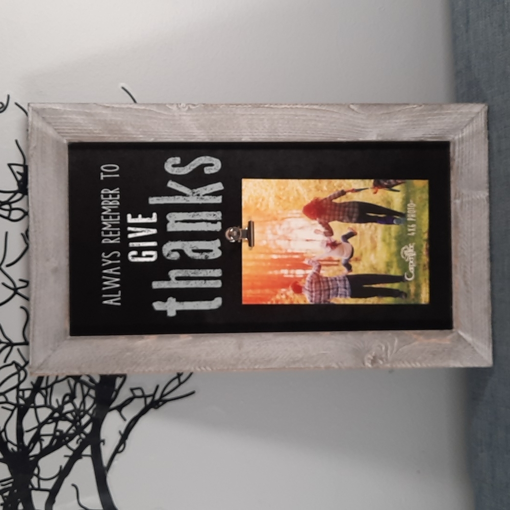 Photo Holder Wall Art Hanging Clip Holds 4x6 Give Thanks Gray Black Chalkboard